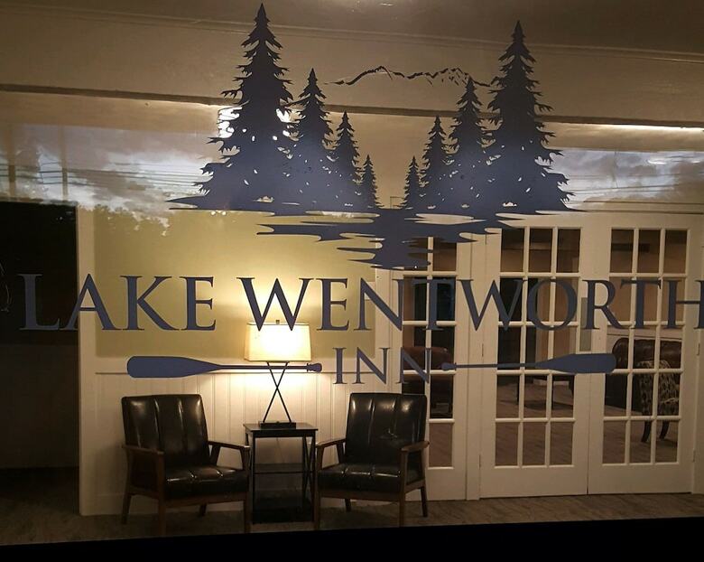 Posada Lake Wentworth Inn