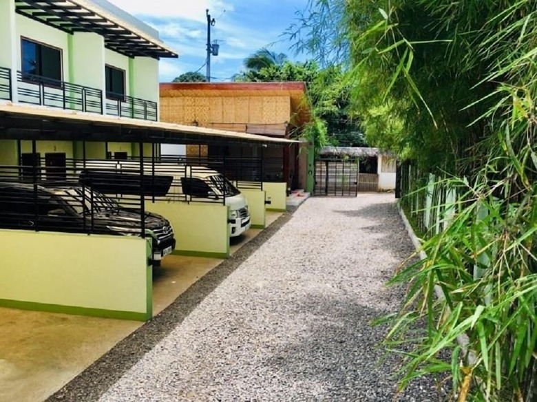 Apartamentos Rona's Townhouses