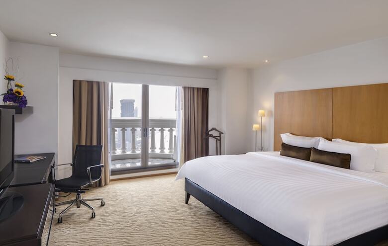 Hotel Tower Club At Lebua (The World?s First Vertical Destination)