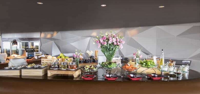 Hotel Tower Club At Lebua (The World?s First Vertical Destination)