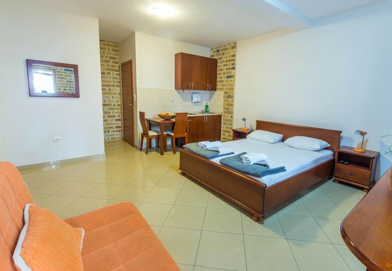 Contessa Apartments