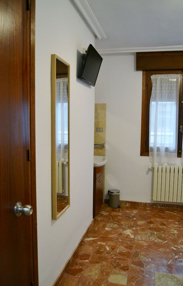 Pension Tres Puentes Anguiano