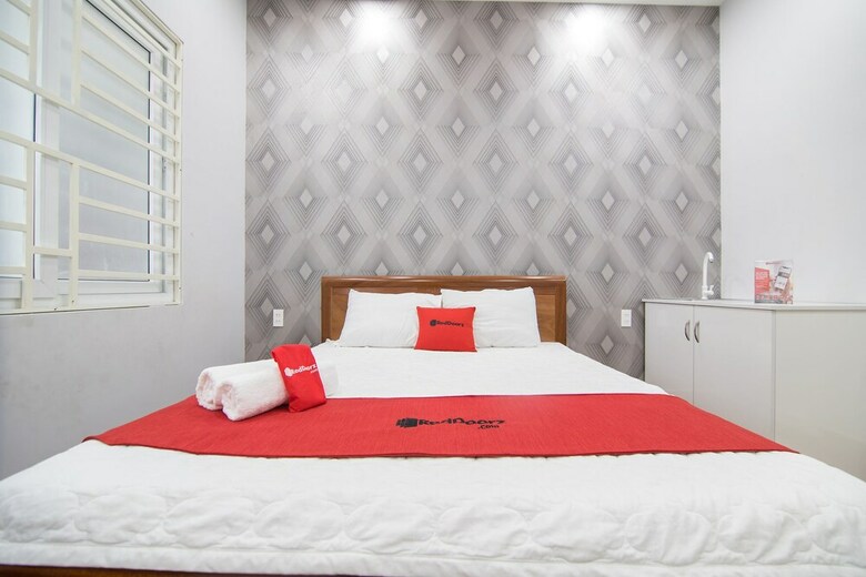 Hotel Reddoorz Plus @ Huynh Tan Phat