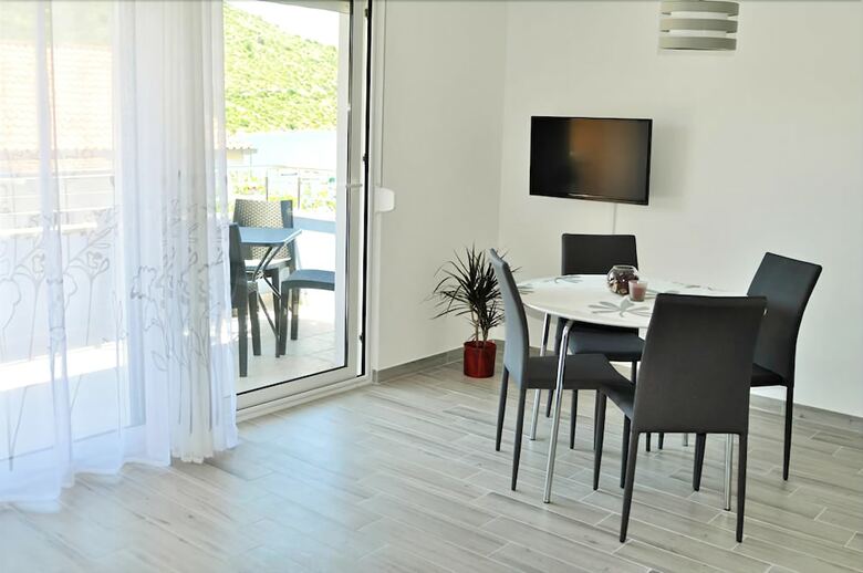 Apartments Zora 1629