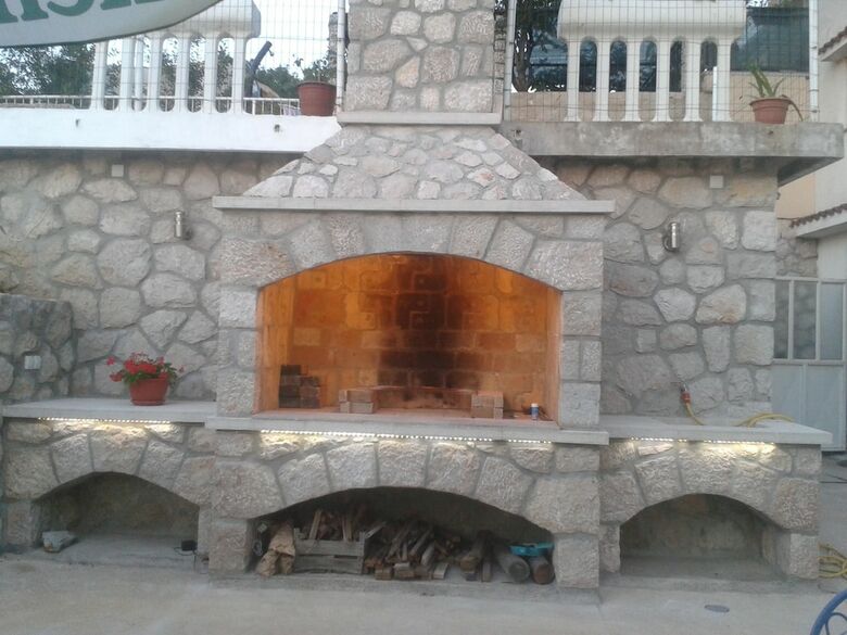 Apartments Bareti?