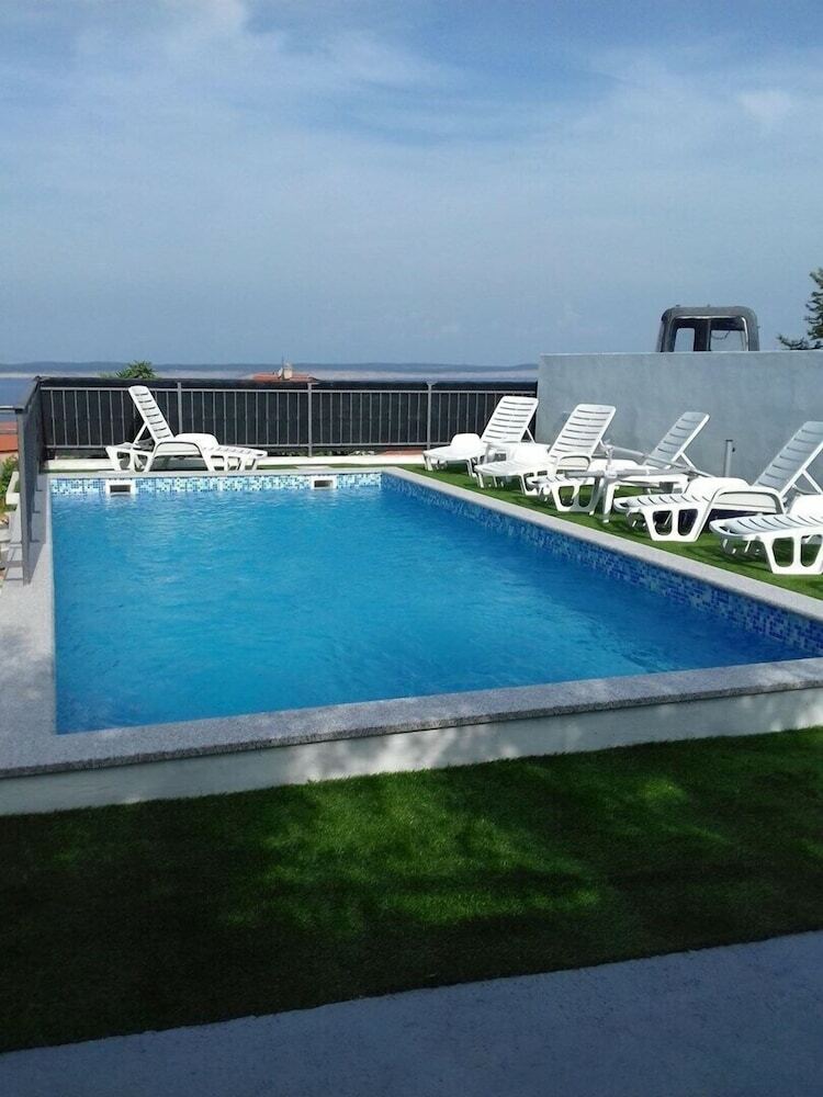 Apartments Bareti?