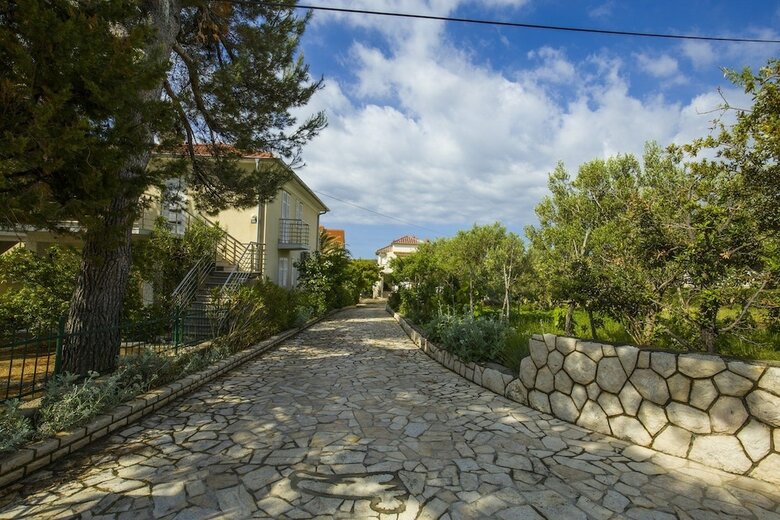 Apartments And Rooms Krstini?