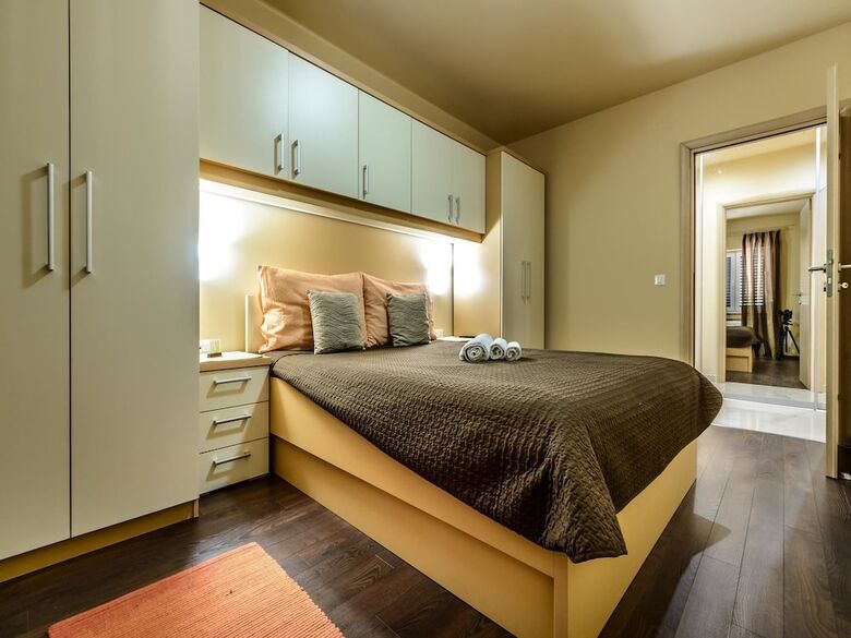 Villa Pave / Six Bedrooms H1