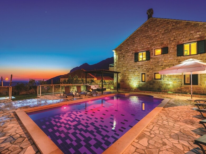 Villa Pave / Six Bedrooms H1