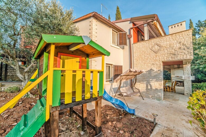 Apartamentos Holiday House Nada