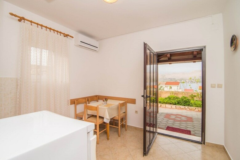 Apartments Valenti? 1304 Pag
