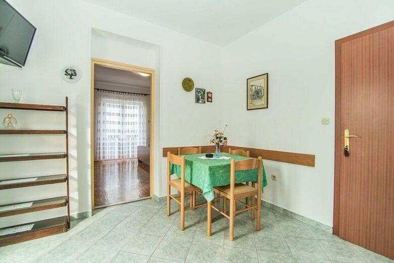 Apartments Valenti? 1304 Pag
