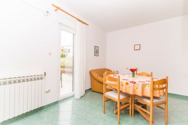 Apartments Valenti? 1304 Pag
