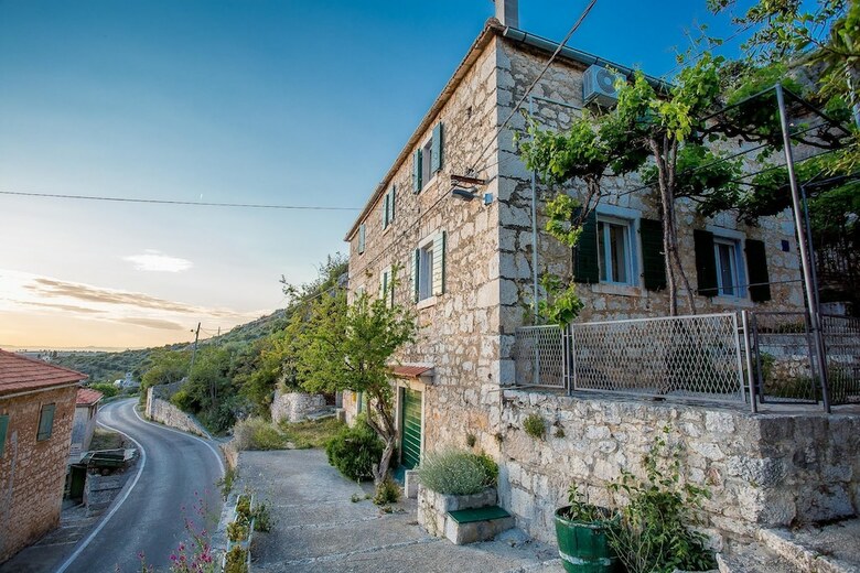 Apartamentos Holiday House Mirna Lozisca