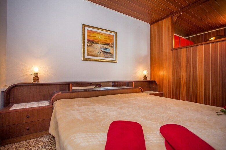 Apartments And Rooms Anita