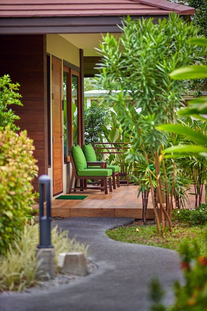 Hotel Khanom Beach Resort & Spa