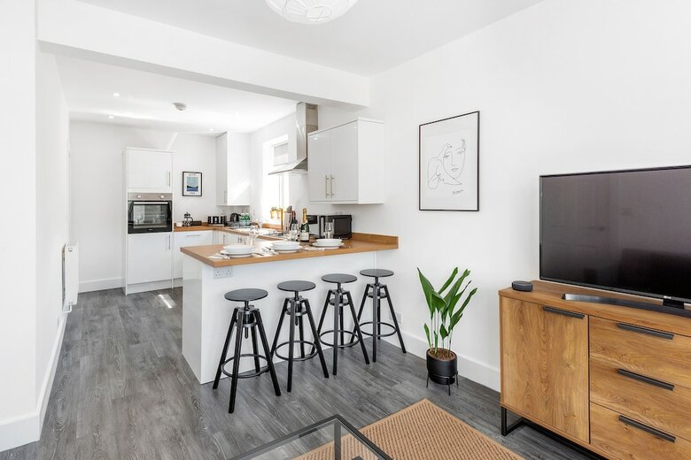 Stylish Apartment In Leafy Central Neighbourhood