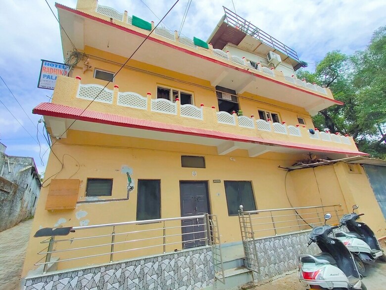 Hotel Radhika Palace