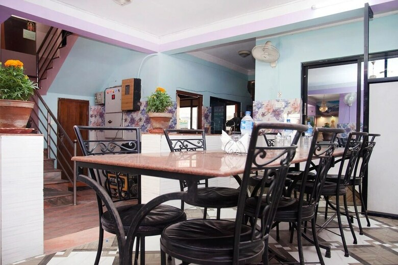 Oyo 356 Hotel Allied