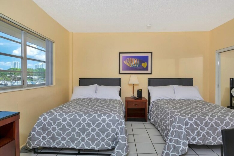 Gorgeous 1br Apartment, A Walk From The Beach