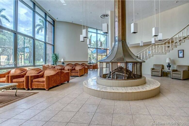 Gorgeous 1br Apartment, A Walk From The Beach