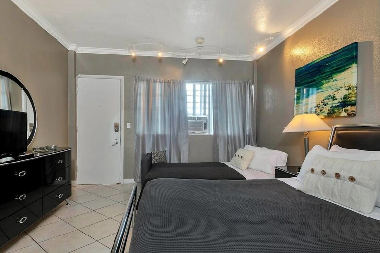 Apartamentos Gorgeous Gem, Walk From The Ocean!!