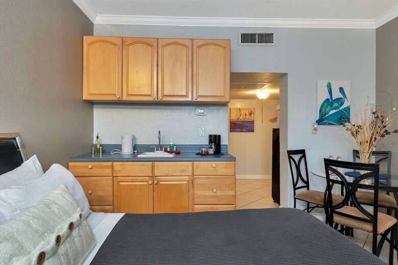 Apartamentos Gorgeous Gem, Walk From The Ocean!!