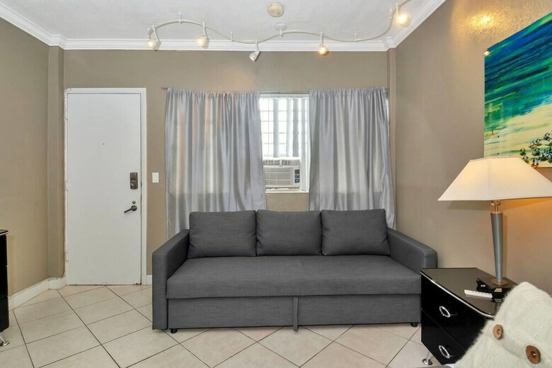 Apartamentos Gorgeous Gem, Walk From The Ocean!!