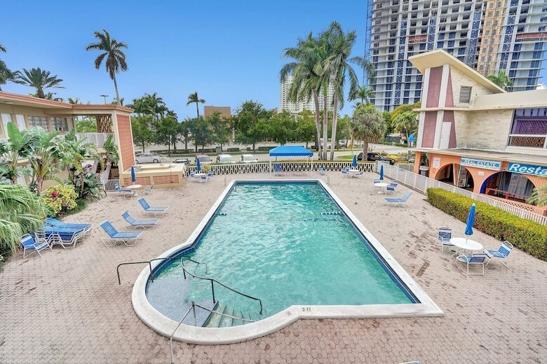 Apartamentos Gorgeous Gem, Walk From The Ocean!!
