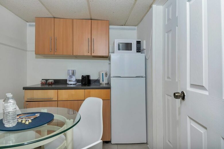 Apartamentos Lovely Little Studio With Pool, Hallandale Beach:)