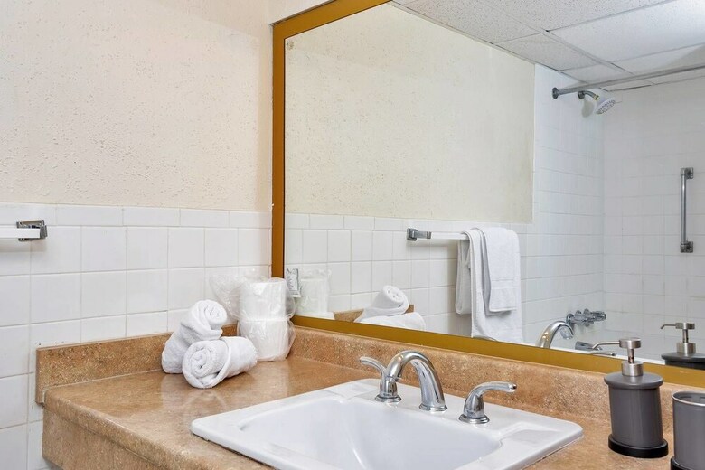 Apartamentos Lovely Little Studio With Pool, Hallandale Beach:)