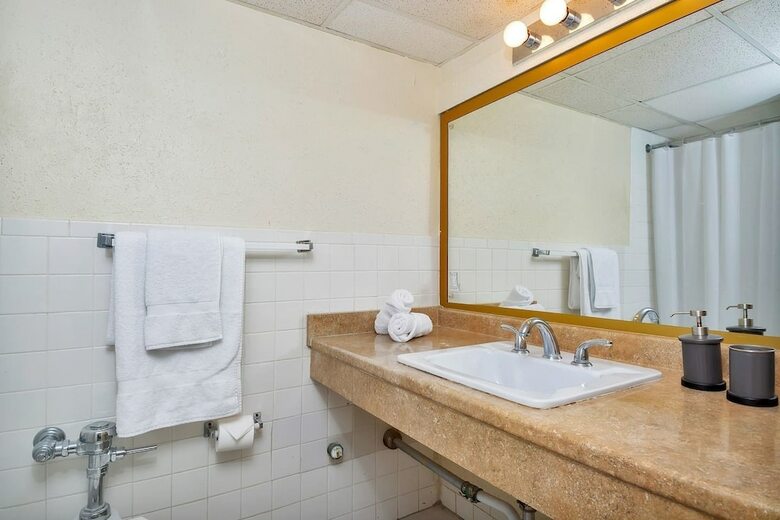 Apartamentos Lovely Little Studio With Pool, Hallandale Beach:)