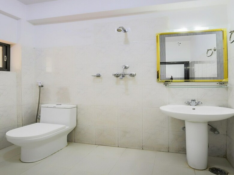 Oyo 403 Hotel Paradise Inn