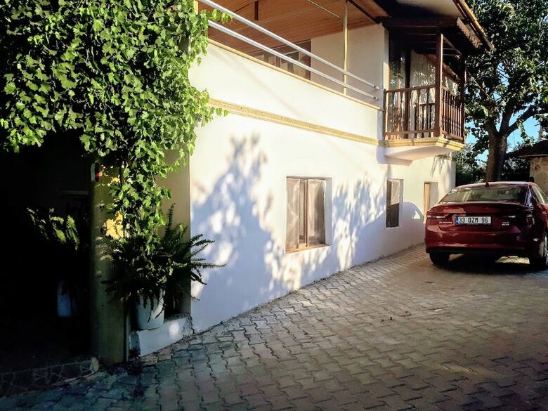 Lotus Patara Apart