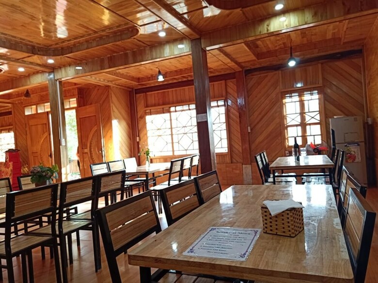 Hostal Lenh Family House