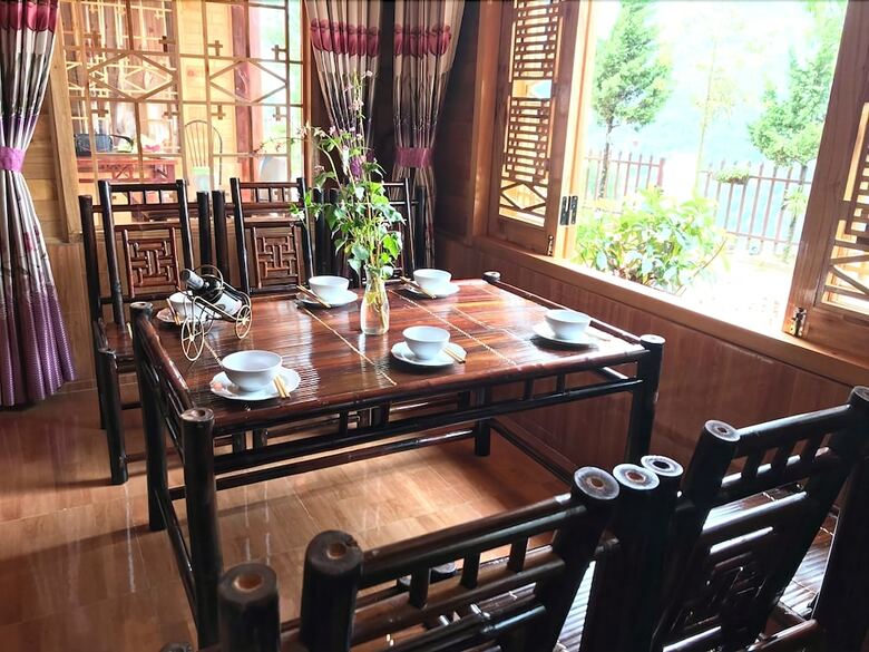 Hostal Lenh Family House