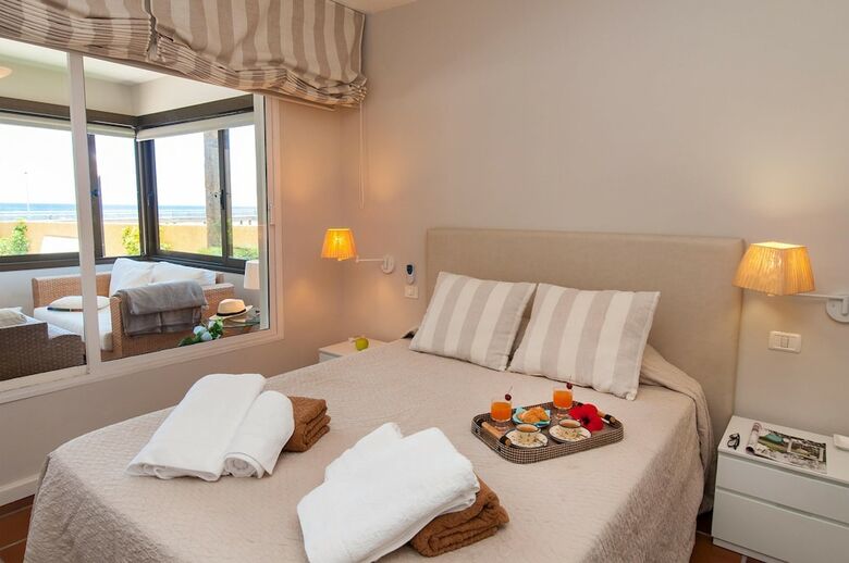 Beach Front Apartment In Playa de Las Burras Cn