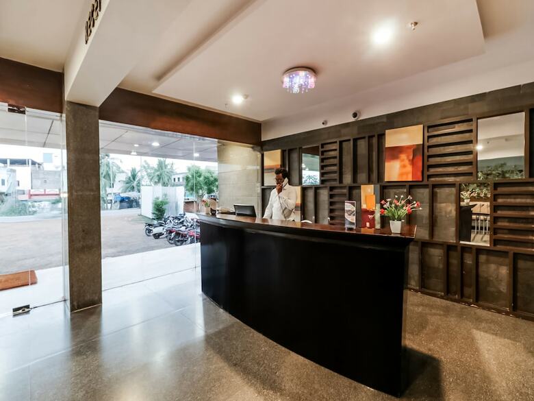 Oyo 37001 The Regency Hotel