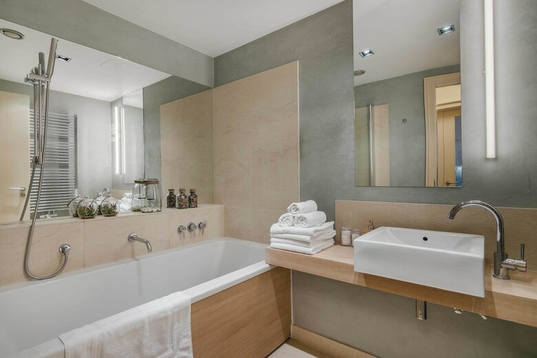 Luxury Center Apartment