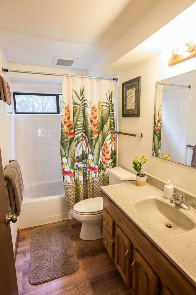 Hale Mauna Loa Lower - 11-3910 3rd St