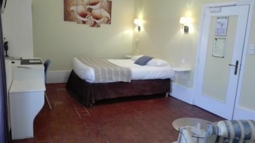 Hotel Logis Le Grand Monarque - Donzy