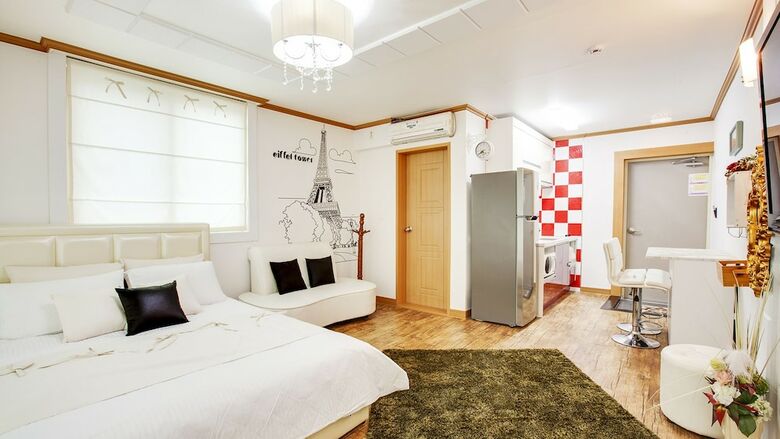 Apartamentos Geoje Oceancaptain Pension