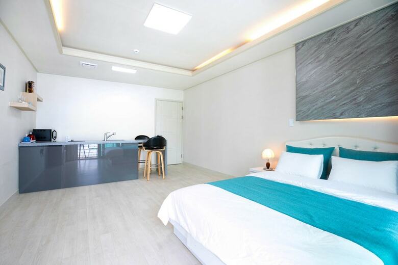 Nami Island Rivermoon Spa Pension