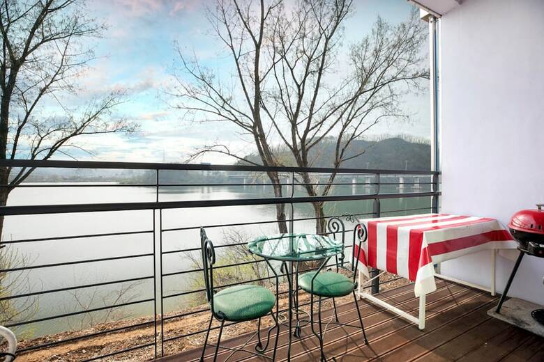 Nami Island Rivermoon Spa Pension