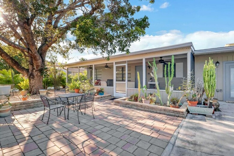 Modern Fort Myers Bungalow