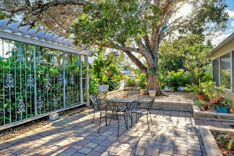 Modern Fort Myers Bungalow