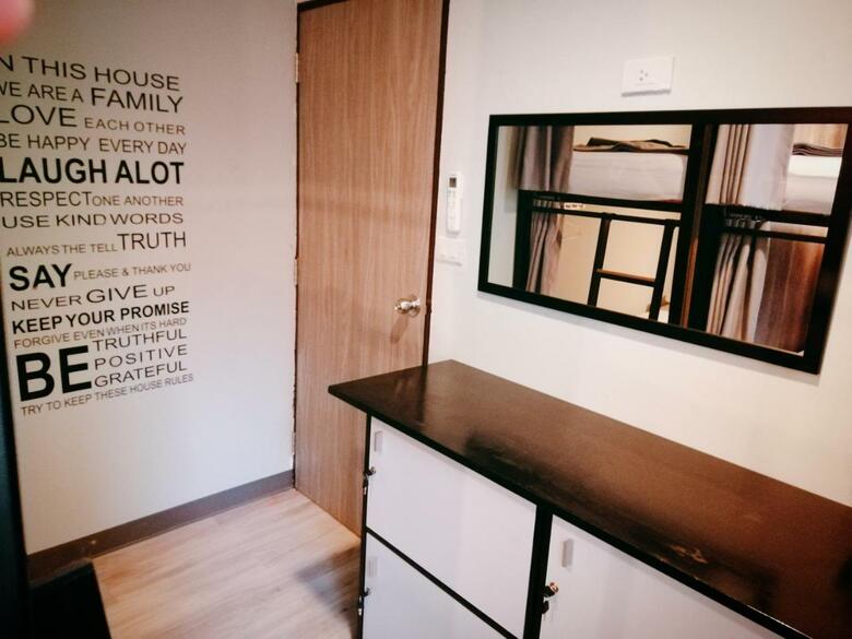 Hostal White House Hostel