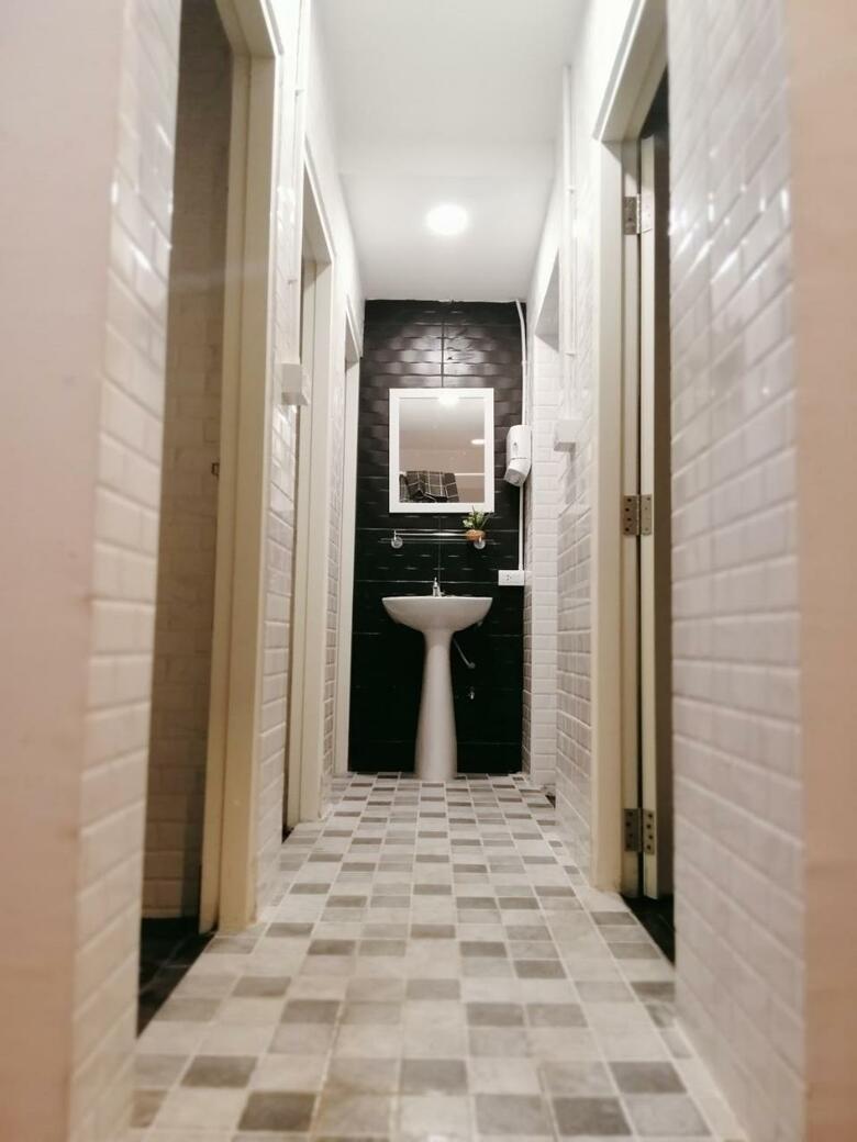 Hostal White House Hostel