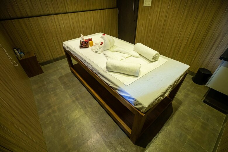 Grand Seasons - The Business Hotel