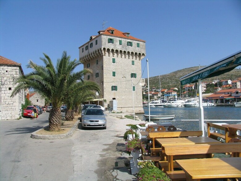 Apartments Jakov